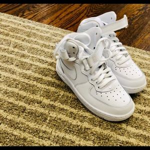 Brand NEW! Never worn Nike shoes.